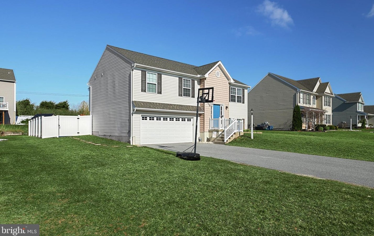 460 Pebble Beach Dr, Mount Wolf, PA 17347