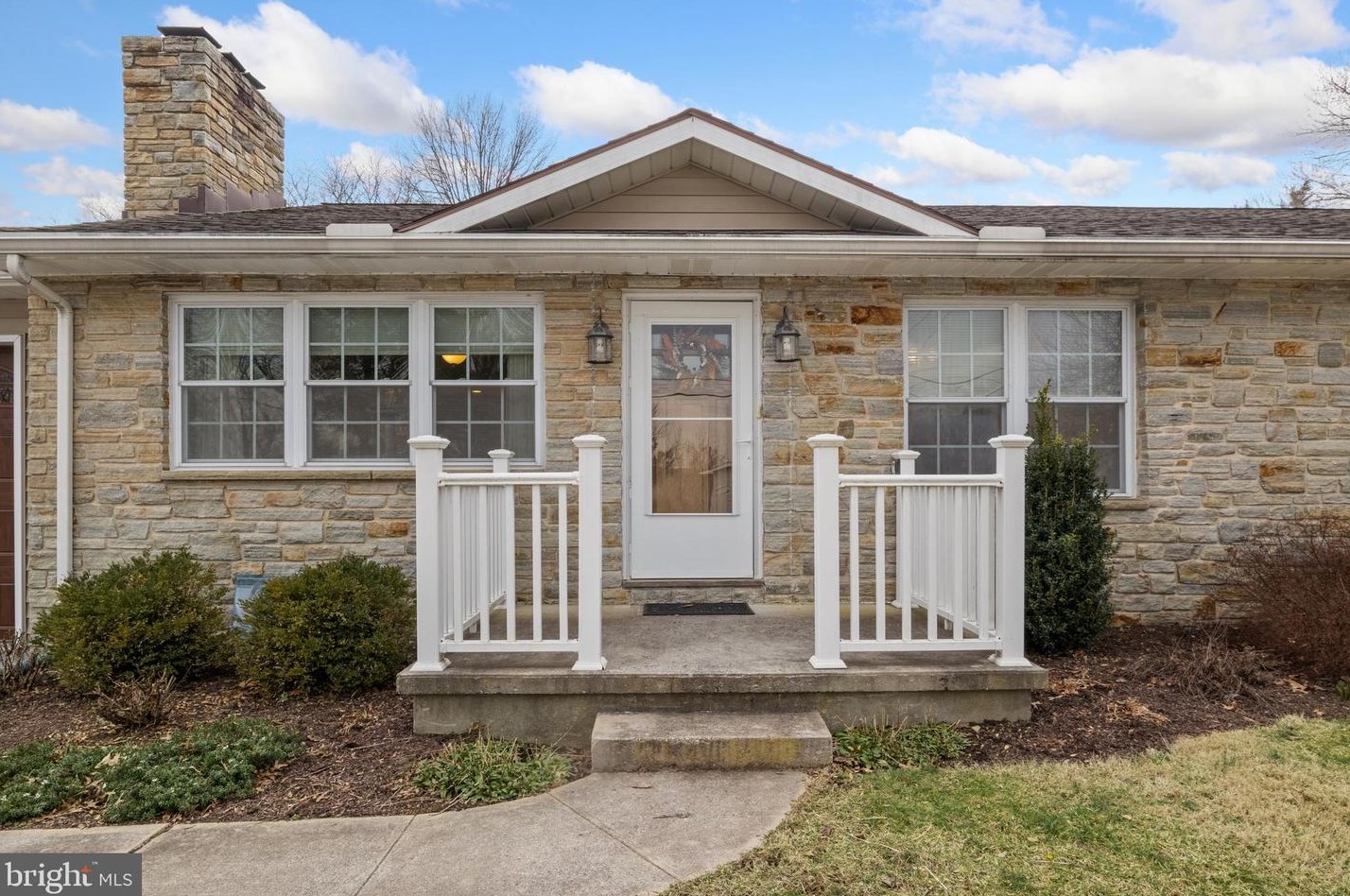 111 Littleton Dr, Hanover, PA 17331-4515