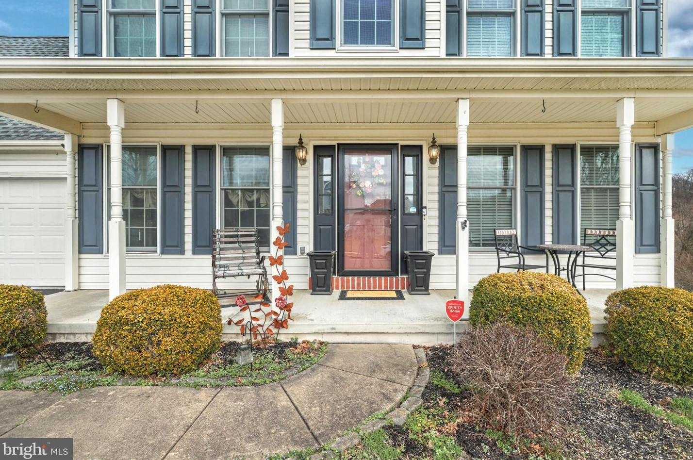 276 Abbey Dr, Mount Wolf, PA 17347