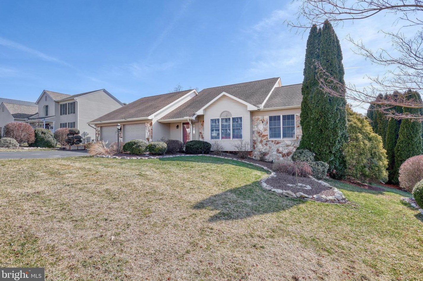 3356 Overview Dr, York, PA 17406-6717