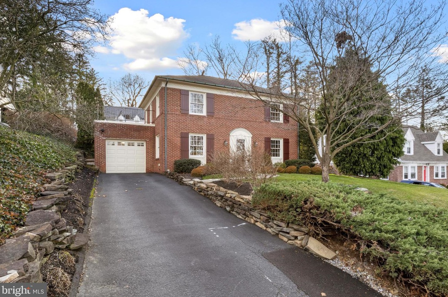 1354 Clover Ln, York, PA 17403-4006