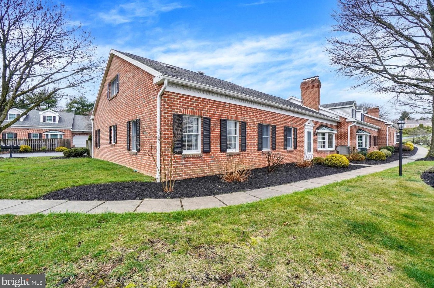 2018 Wyntre Brooke Dr Sw, York, PA 17403