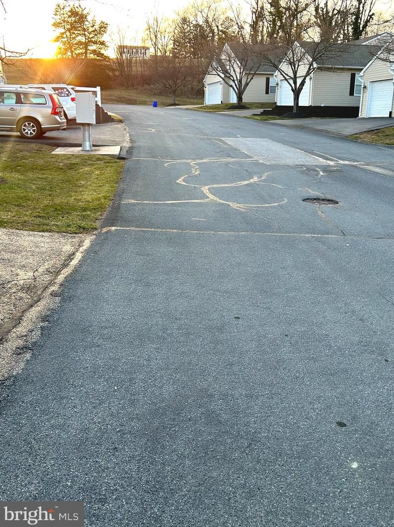 11 Hagarman Dr, York PA  17408-4544 exterior