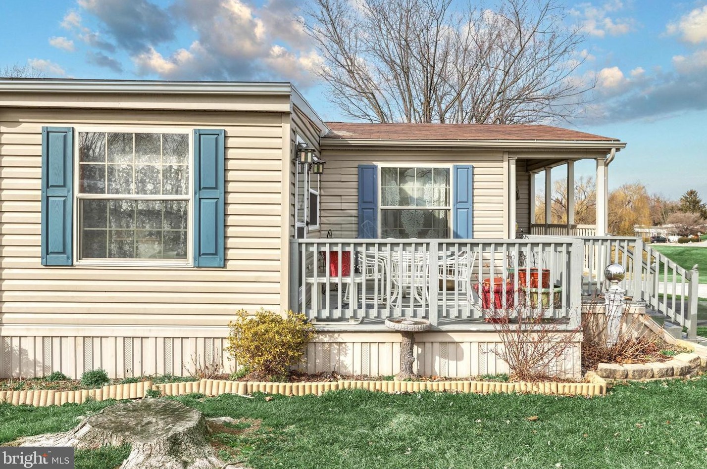 600 Parkwood Dr, Mount Wolf, PA 17347-8708