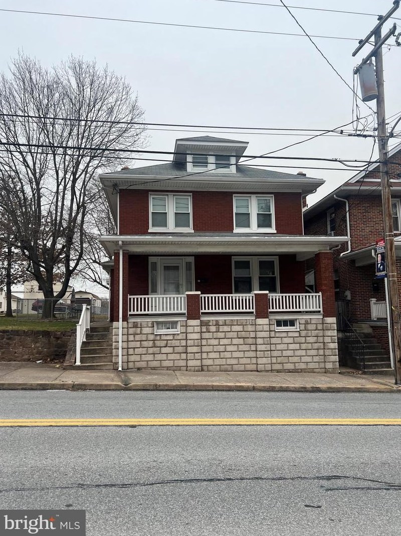 31 Main St, York PA  17315-1209 exterior