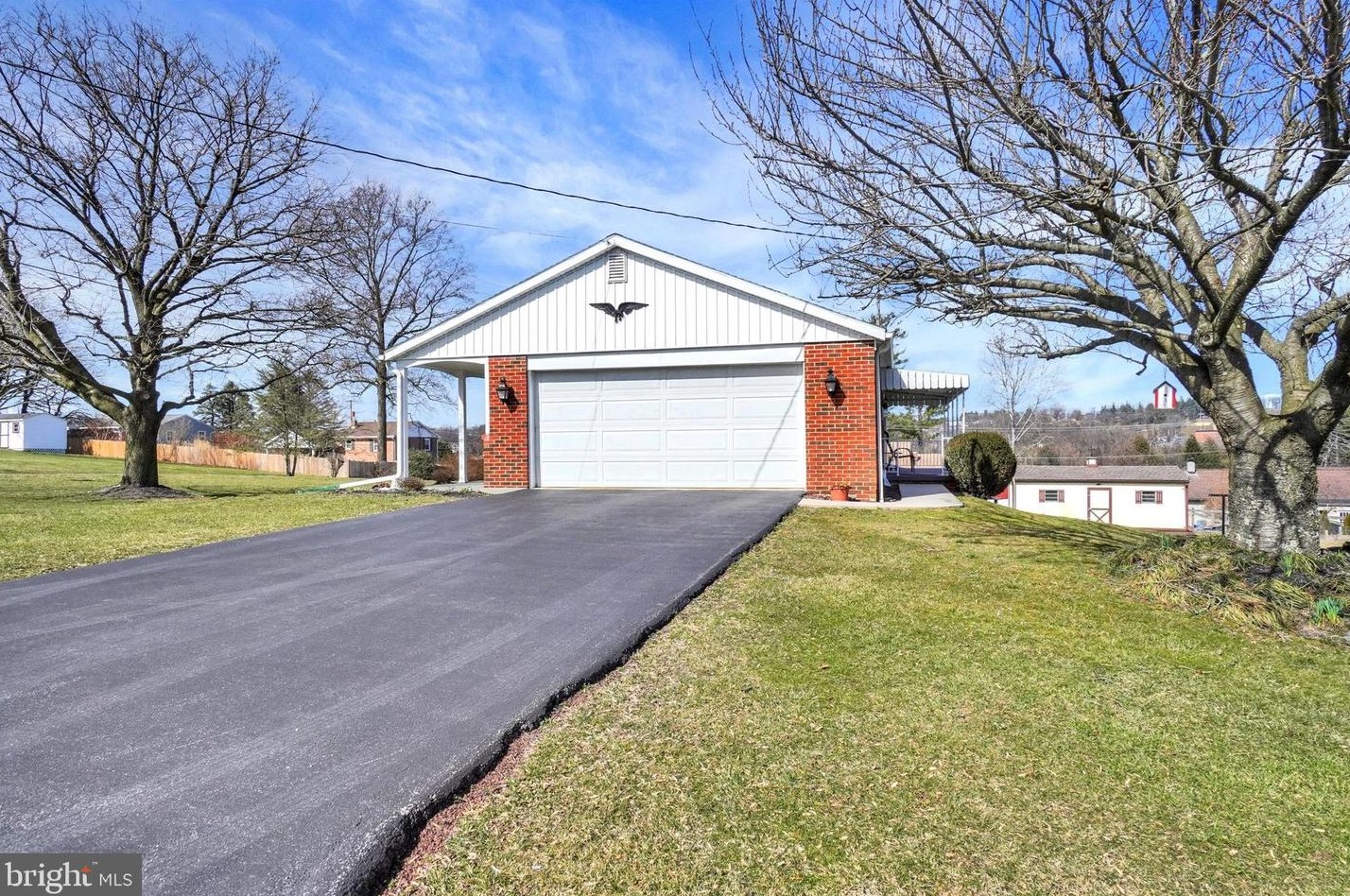 123 Forest Hills Rd, Red Lion, PA 17356-9164