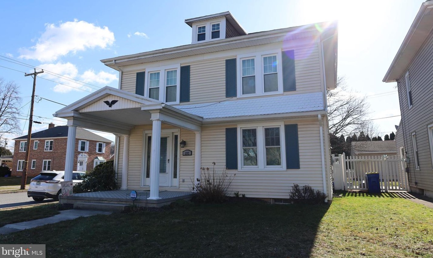 197 2nd St, Mount Wolf, PA 17347-6714
