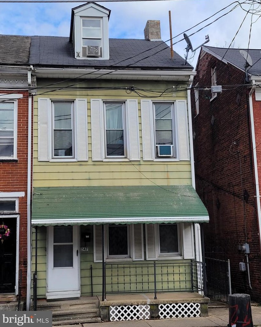 247 Penn St, York PA  17401-2912 exterior