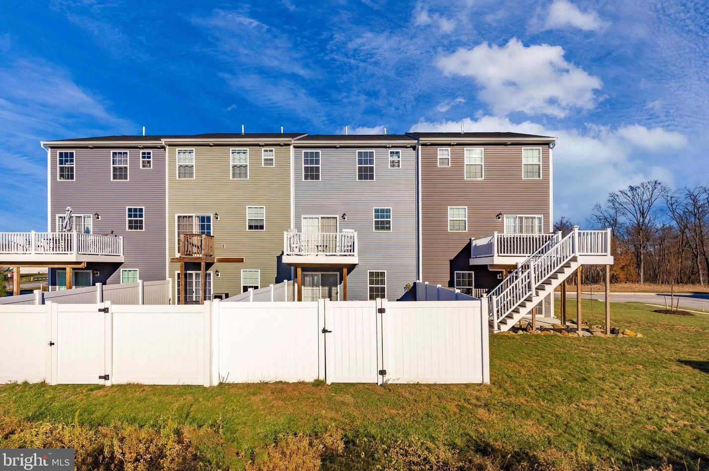 204 Overlook Dr, Hanover PA  17331-9136 exterior