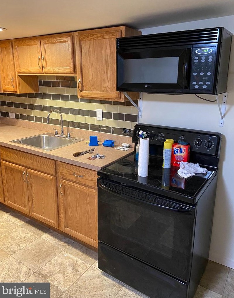 12 E Main St, Railroad, PA 17355