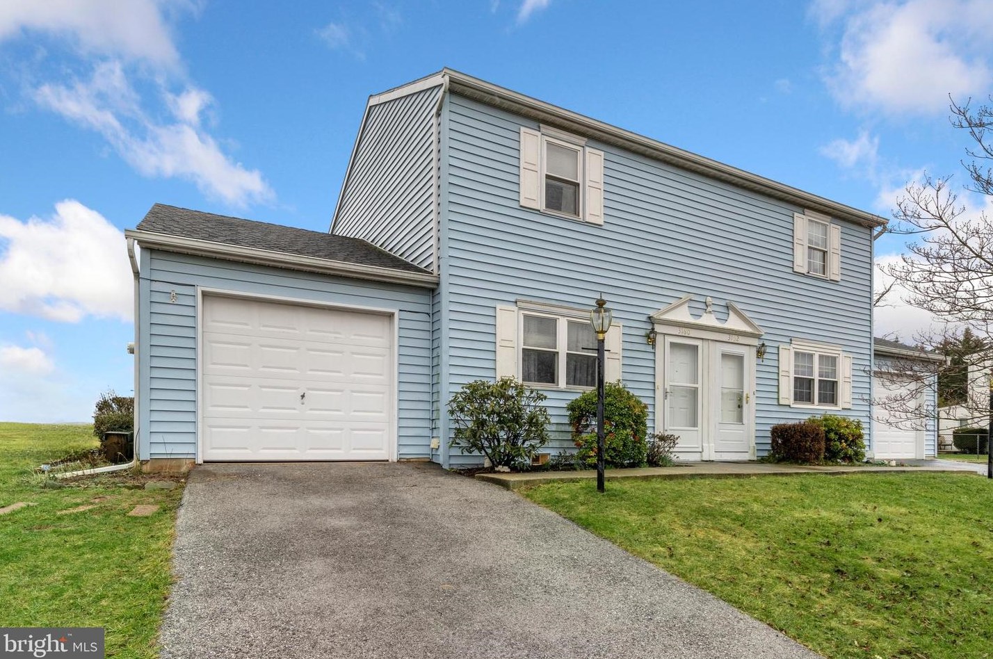 3160 Falcon Ln, York, PA 17315-2787
