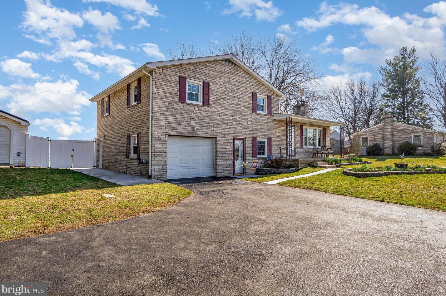 2061 Stoverstown Rd, Spring Grove, PA 17362