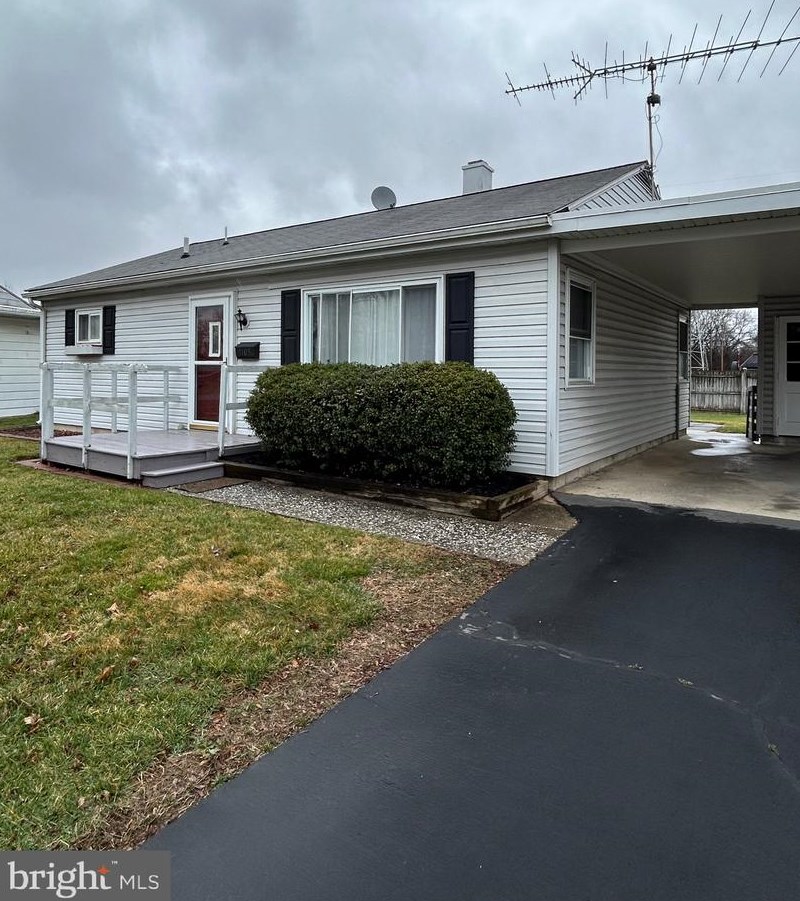 1105 Gunnison Rd, York, PA 17404-1942