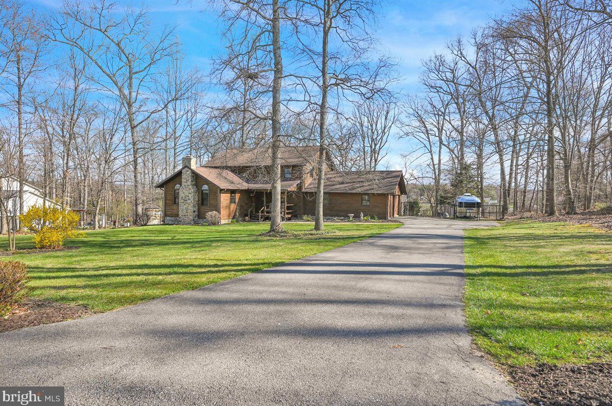 927 Oakwood Ave, Spring Grove, PA 17362