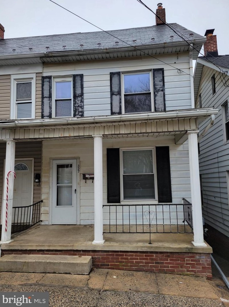 327 1st Ave, Red Lion, PA 17356-1517