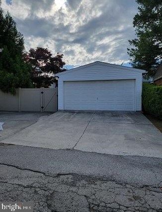 209 Penn St, Hanover, PA 17331-1948