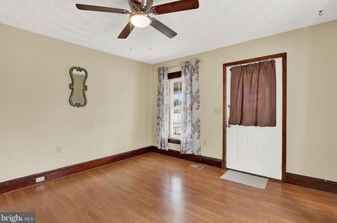886 York St, Hanover, PA 17331
