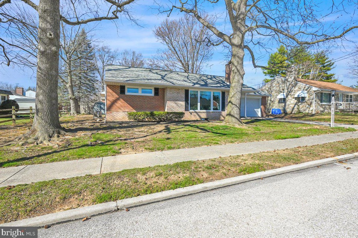 210 Mckinley Ave, Hanover, PA 17331-1837