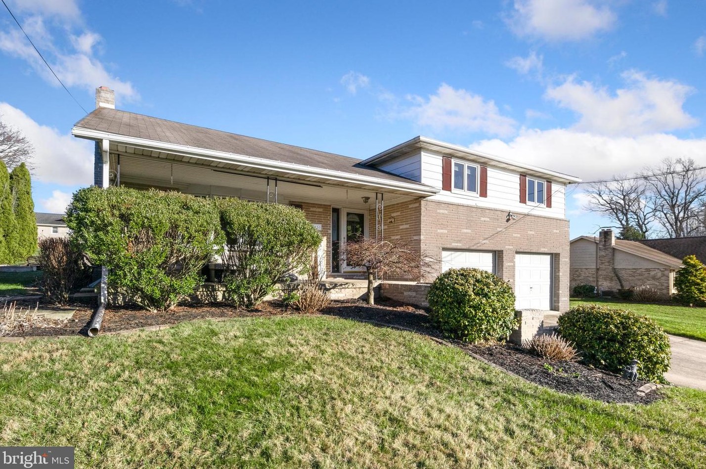 3150 Skylight Dr, York, PA 17402-9256