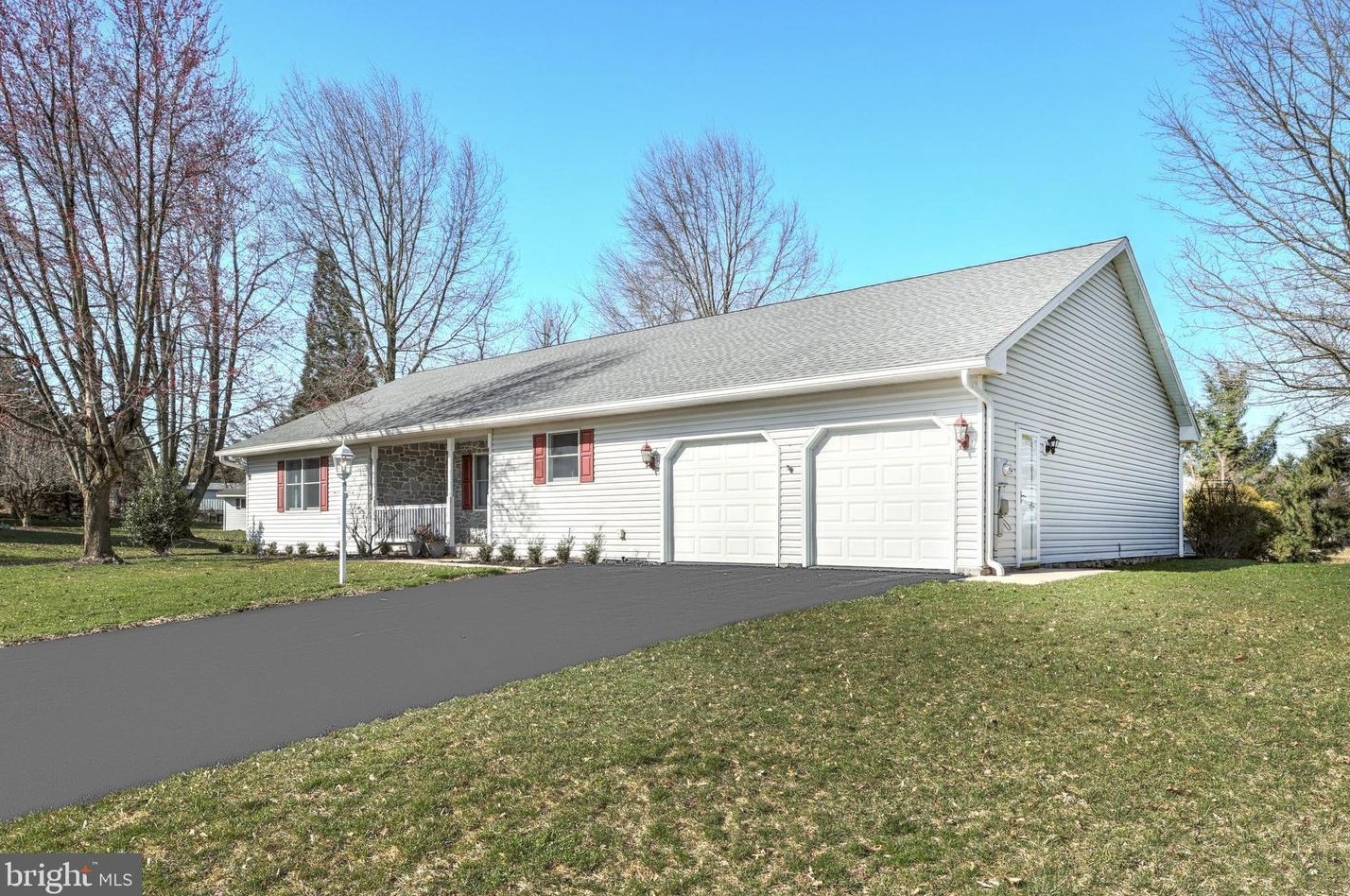 2865 Admire Springs Dr, York PA  17315-4584 exterior