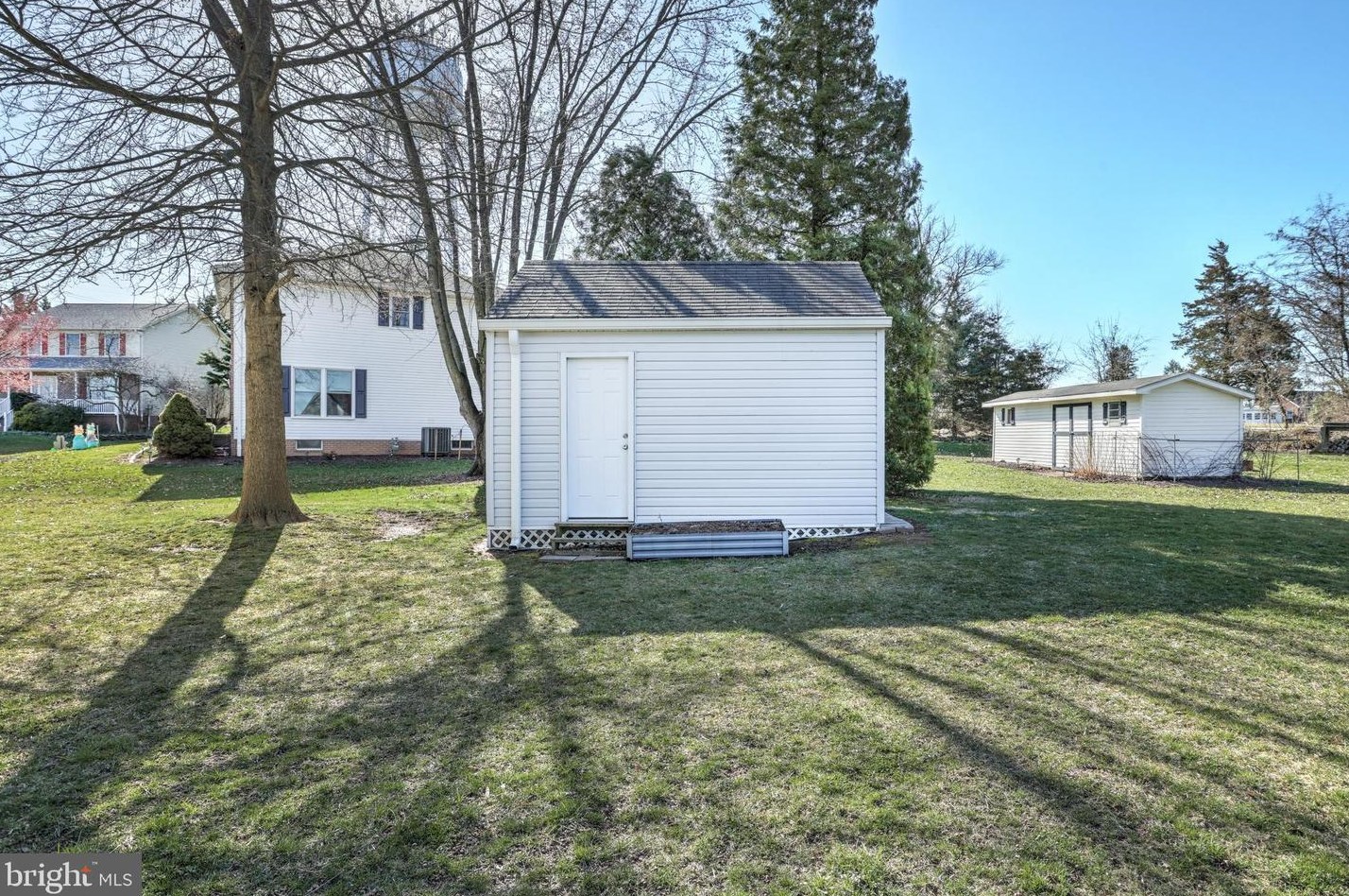 2865 Admire Springs Dr, York PA  17315-4584 exterior