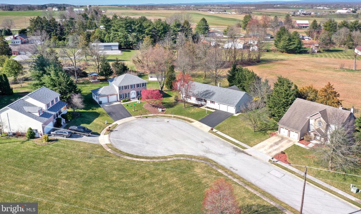 2865 Admire Springs Dr, York PA  17315-4584 exterior