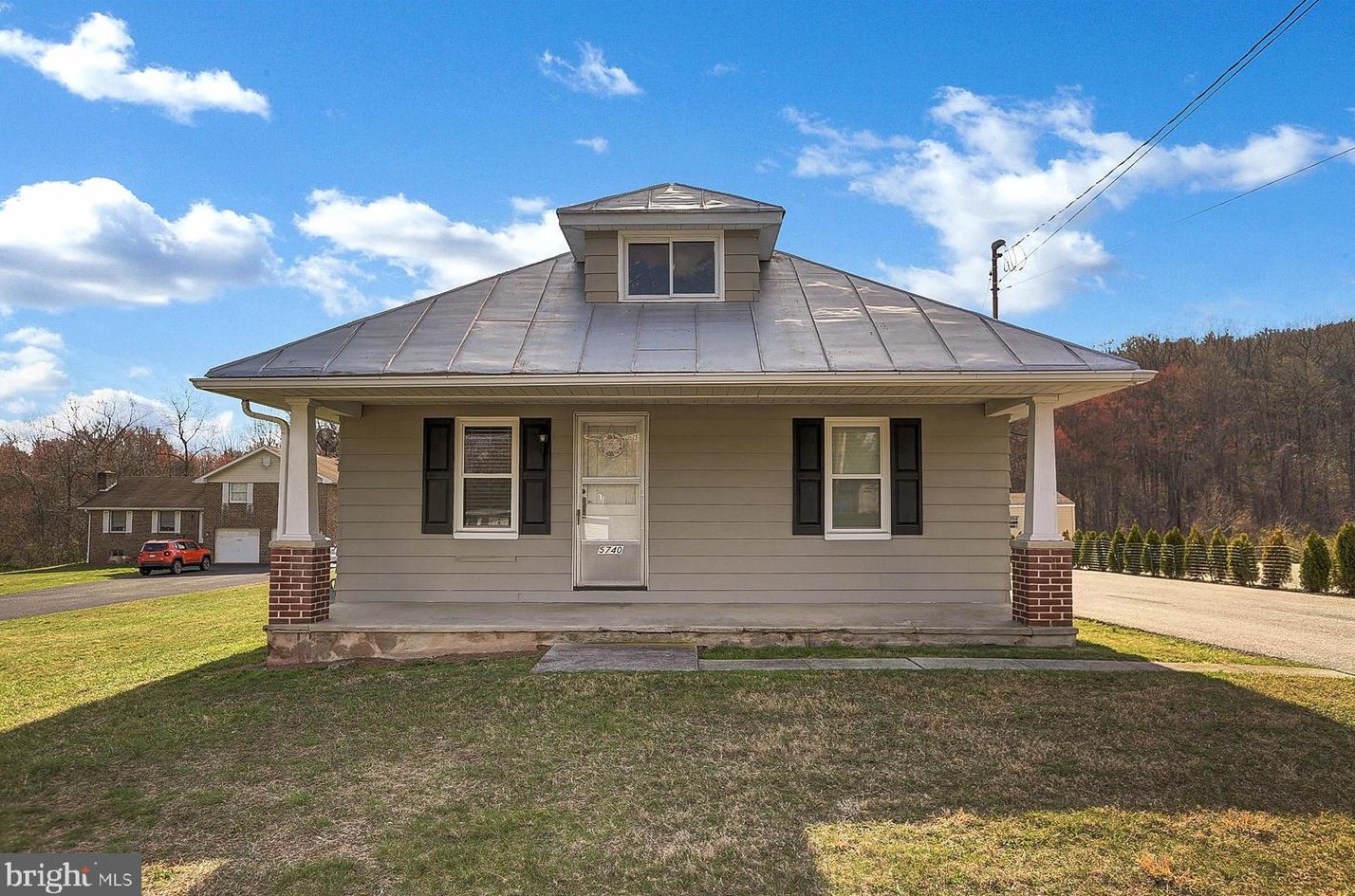 5740 Old Carlisle Rd, York, PA 17315-2254