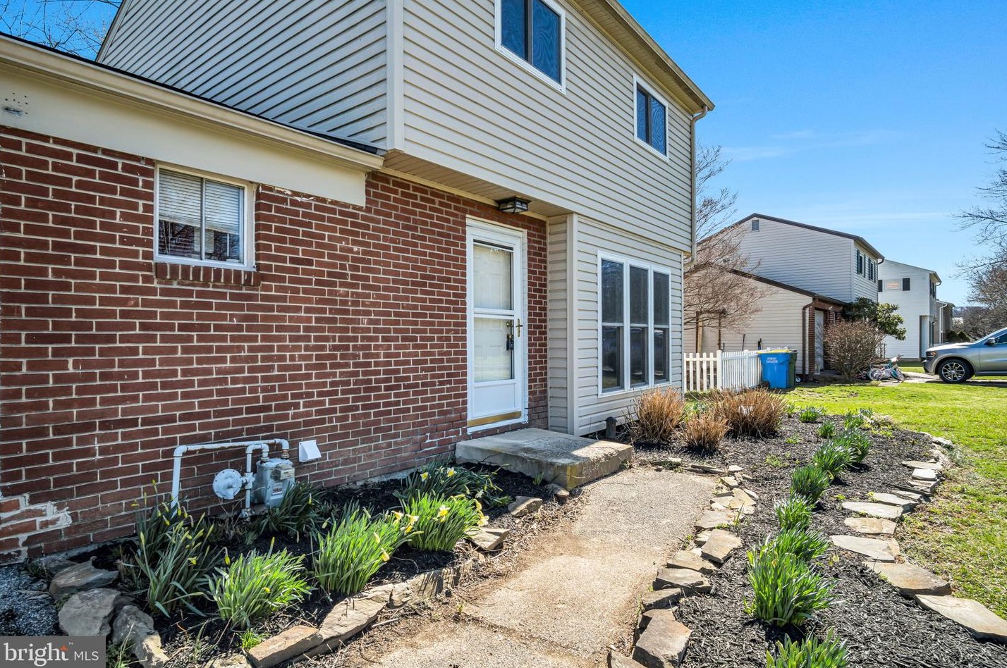 75 Stony Brook Dr, York, PA 17402-2743