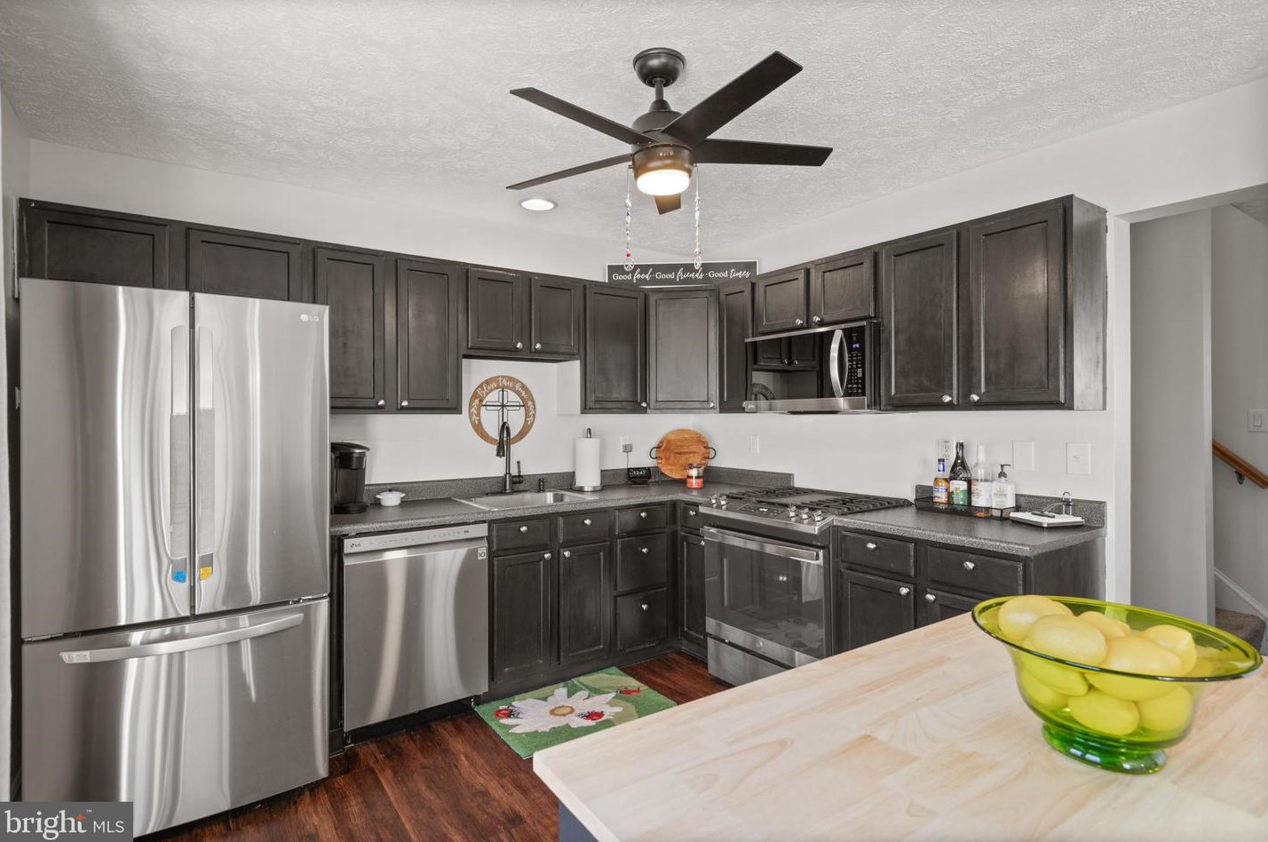 185 Country Ridge Dr, Red Lion PA  17356-8869 exterior