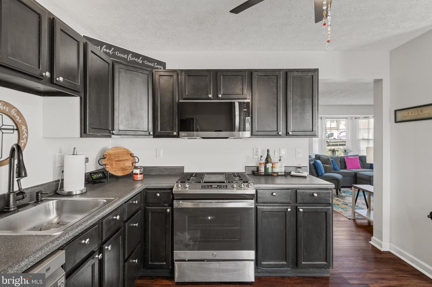 185 Country Ridge Dr, Red Lion PA  17356-8869 exterior