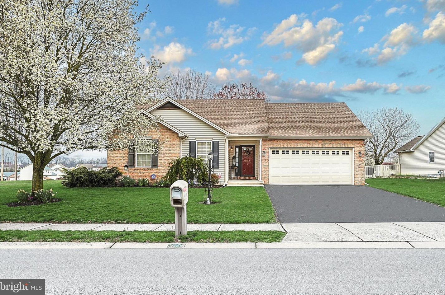 2155 Nena Dr, York, PA 17408