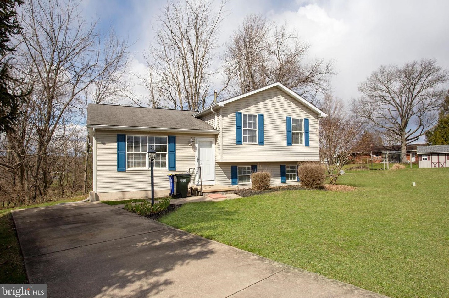 2690 Butternut Ln, York, PA 17408
