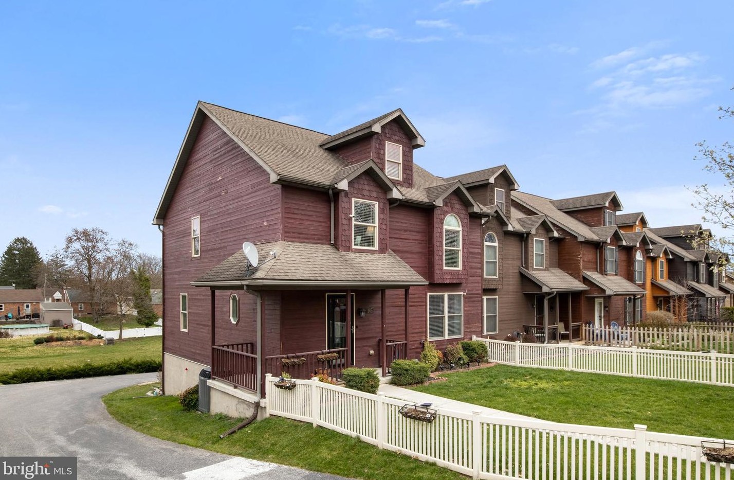 145 Weldon Dr, York, PA 17404