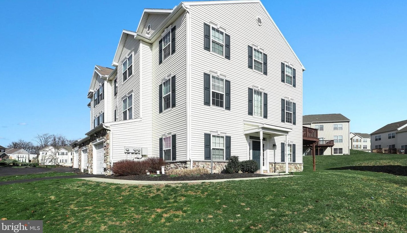 2215 Live Oak Ln #2215, York, PA 17406