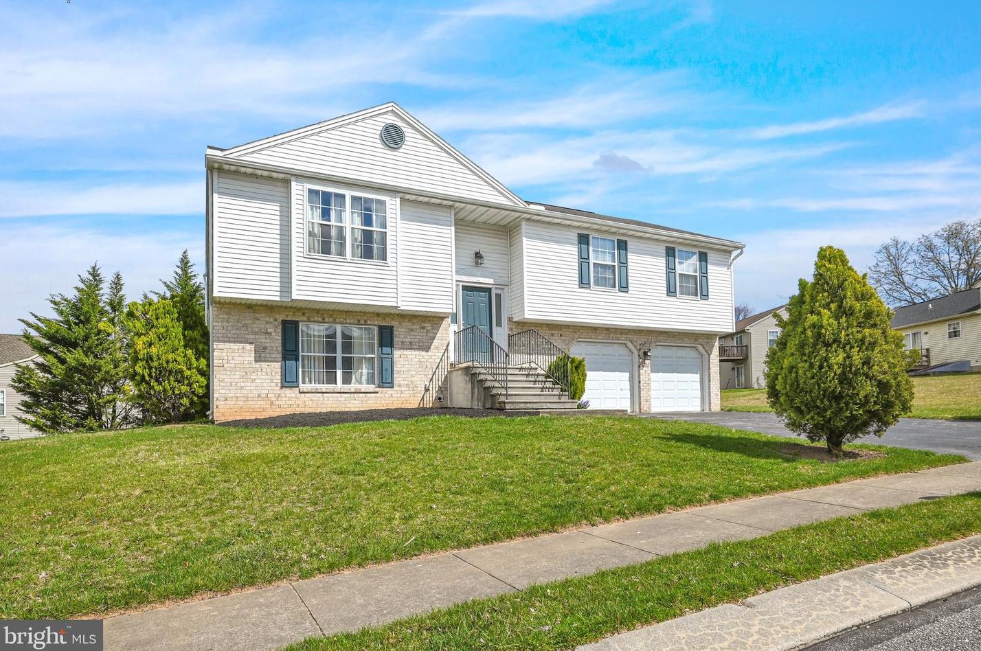 385 Edgeboro Dr, Strinestown, PA 17345-1205