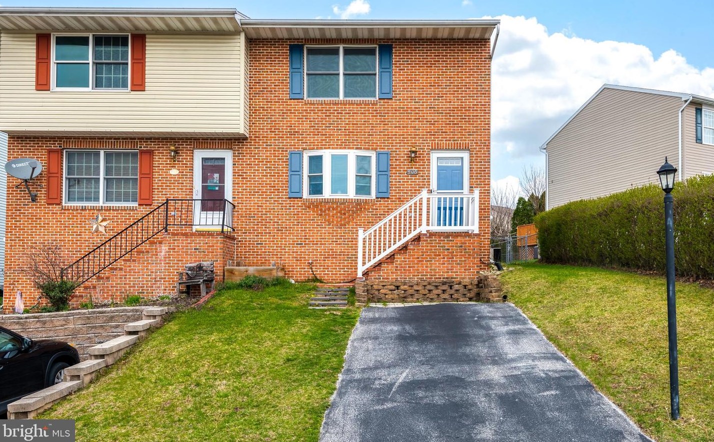 406 Debbie Ct, Hanover, PA 17331