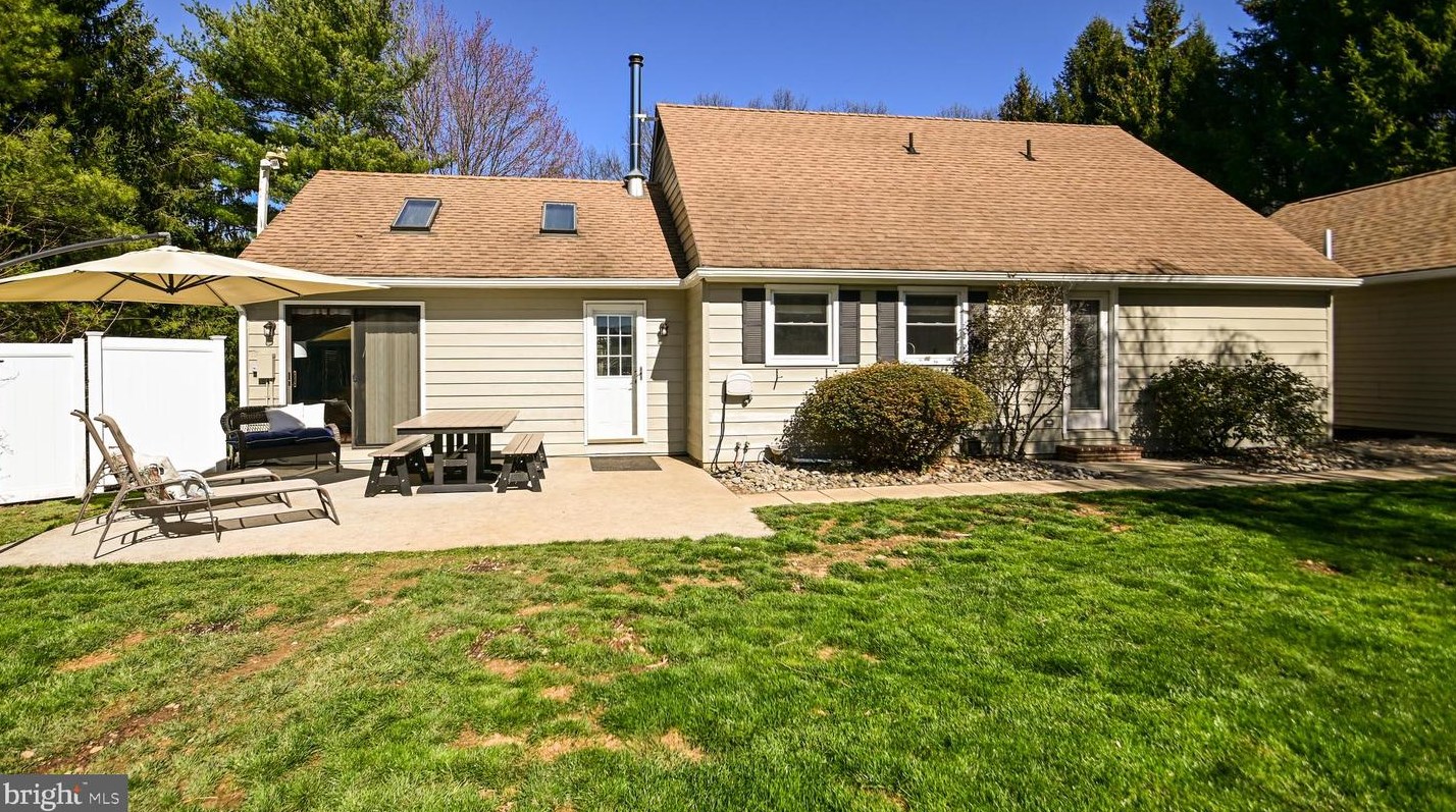 5090 Hillclimb Rd, Spring Grove, PA 17362