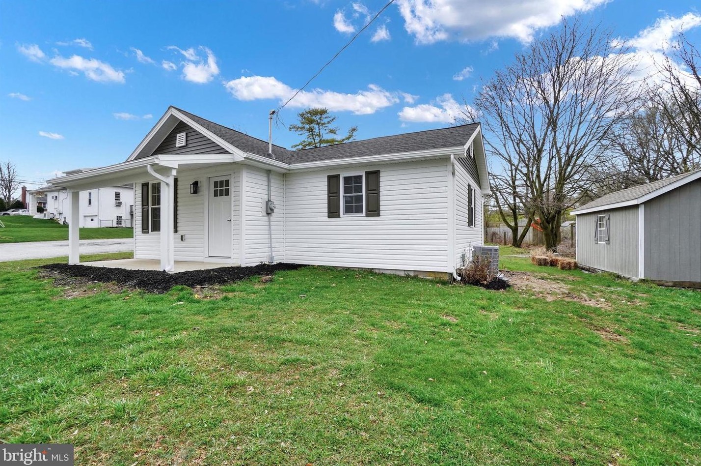 15 Burkholder Rd, Red Lion, PA 17356-8573