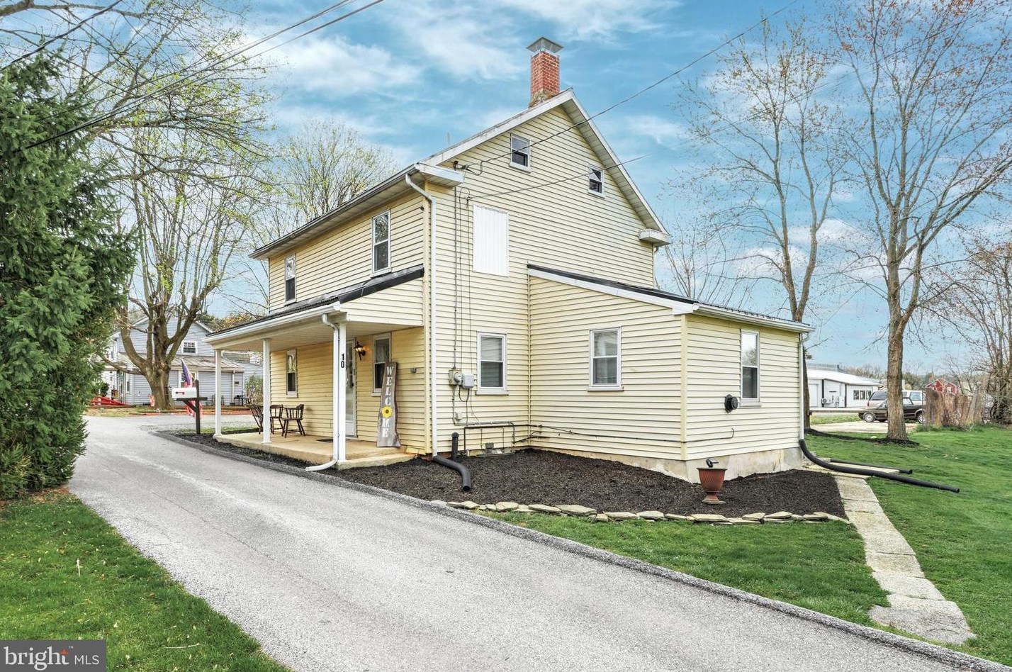 10 Park St, Seven Valleys, PA 17360