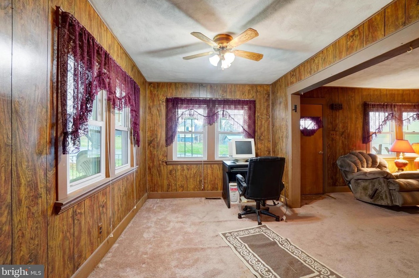 35 Creek Rd, Strinestown, PA 17345