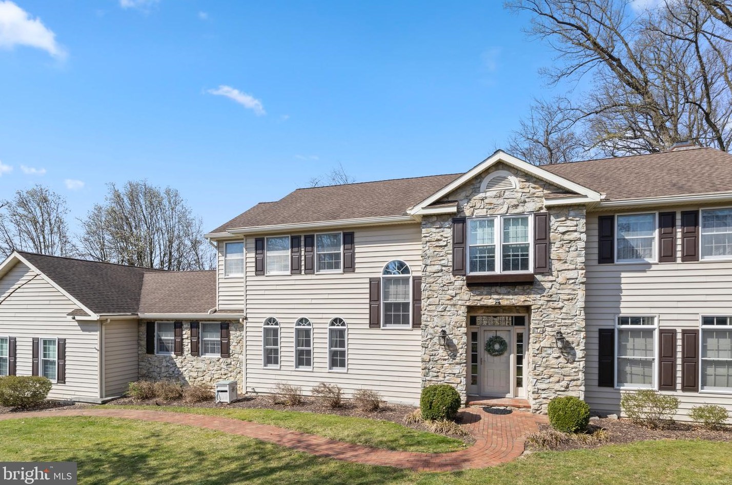 1820 Deamerlyn Dr, York, PA 17406