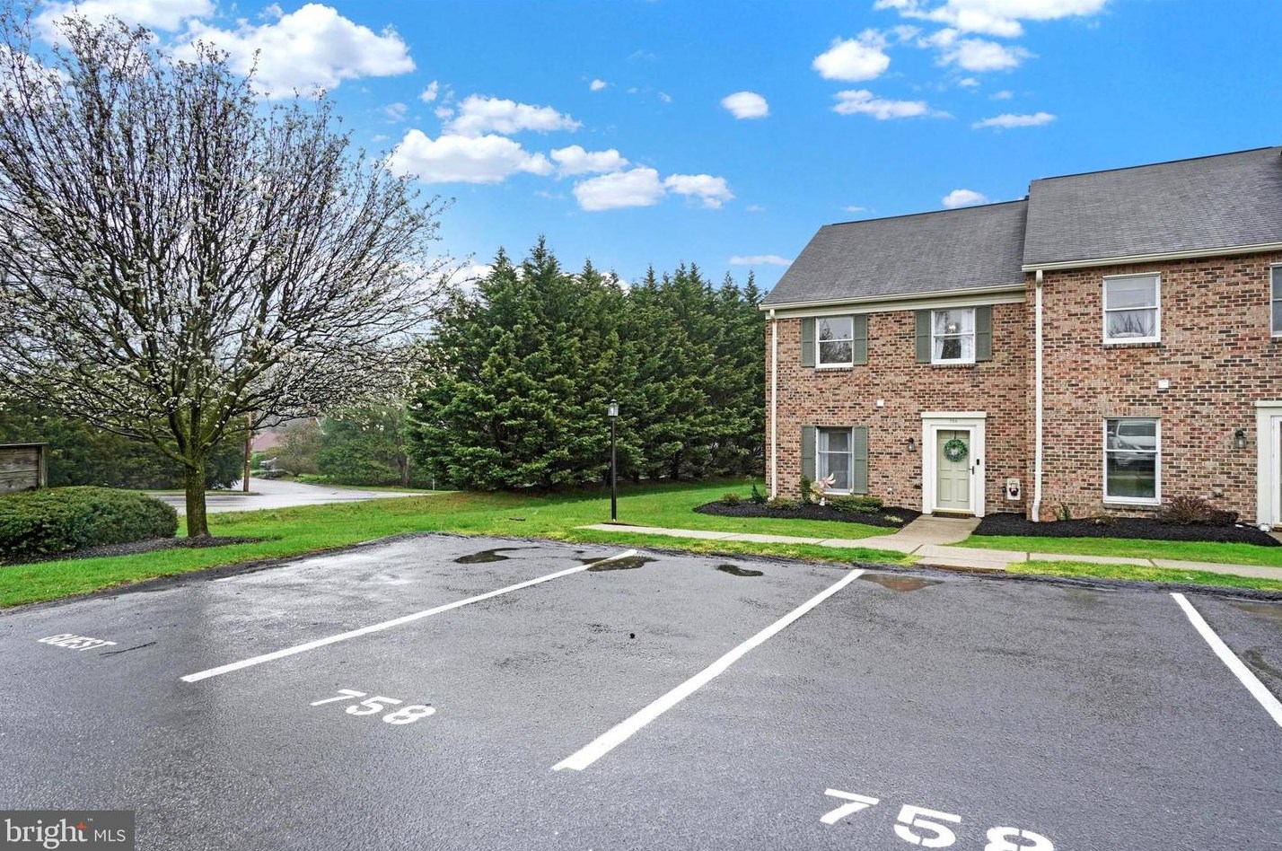 758 E Main St #758, Yoe, PA 17313