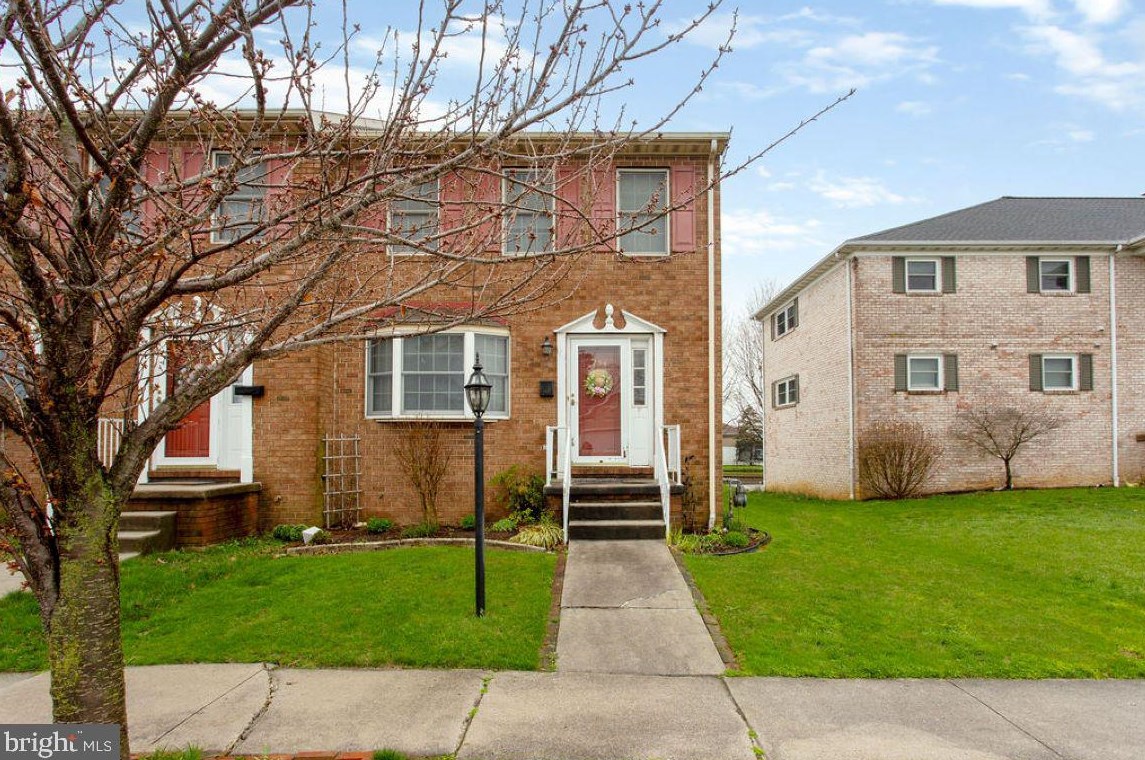 754 Eichelberger St, Hanover, PA 17331-1865