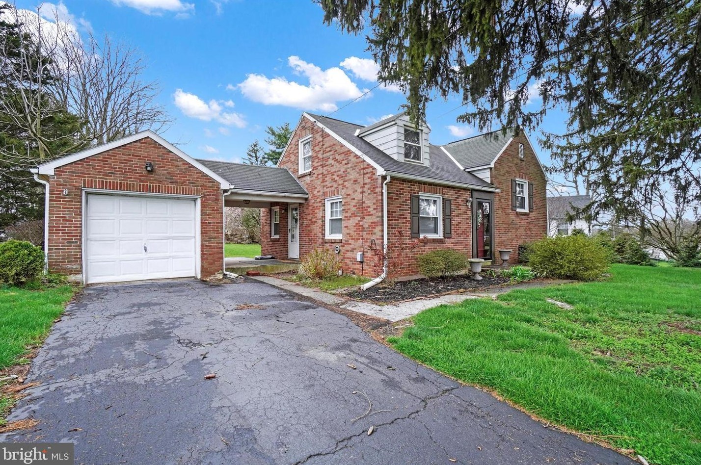 2038 Spring St, York, PA 17408-1542