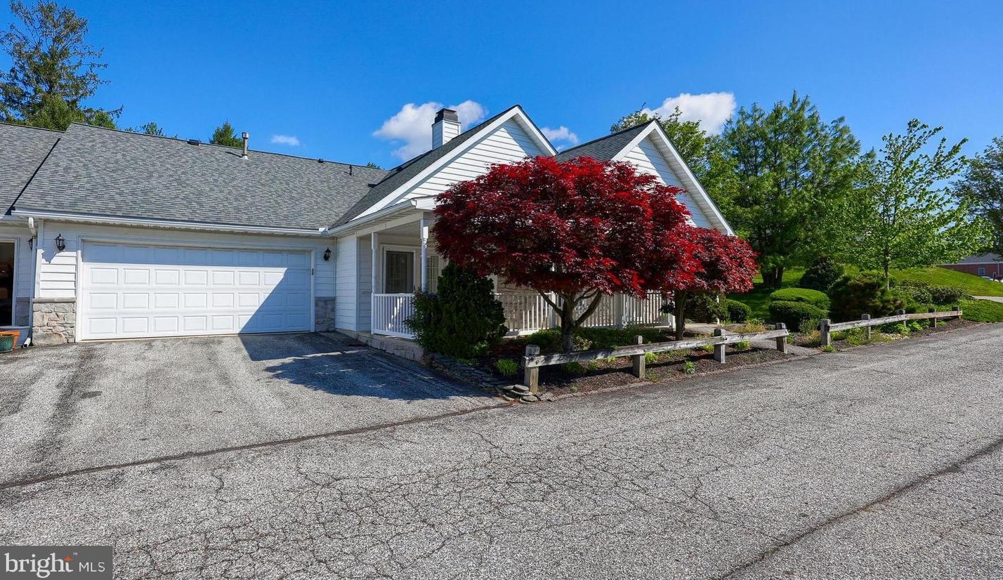 2114 Bayberry Ln, York, PA 17403