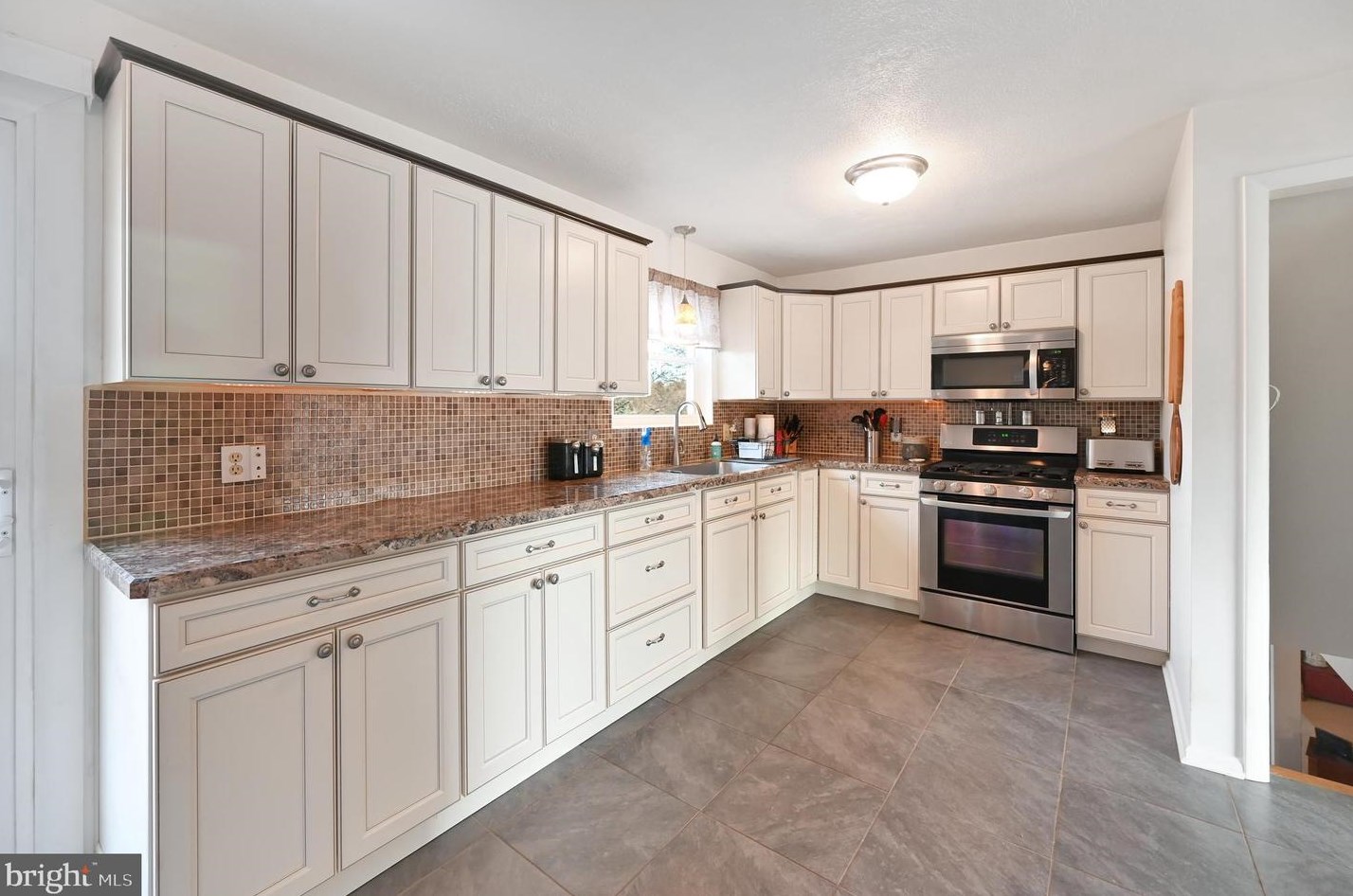1817 Roxboro Rd, York, PA 17402-4815
