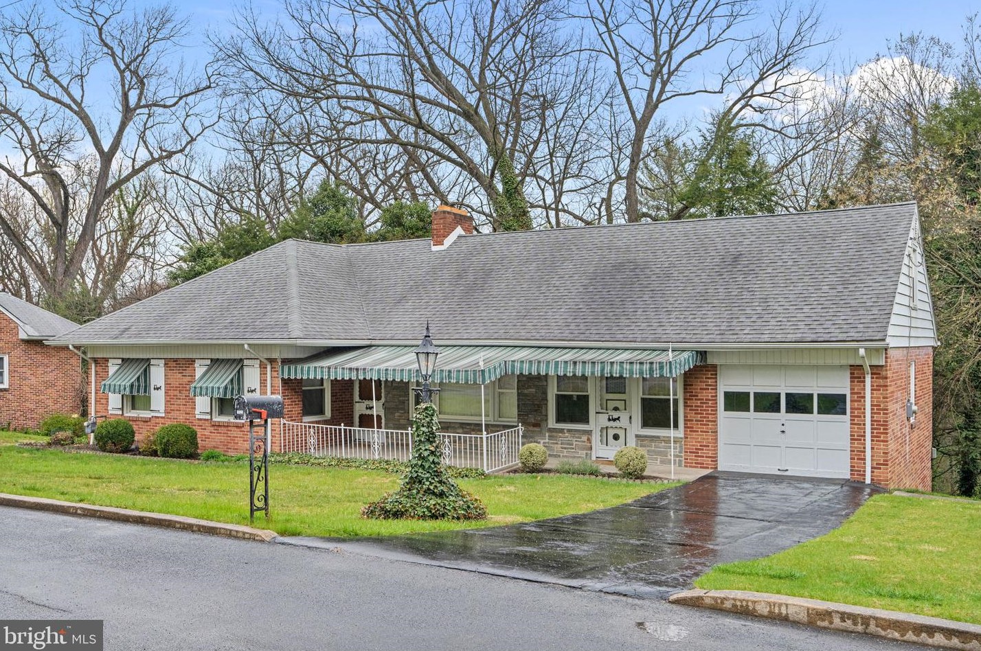 1523 Old Farm Ln, York, PA 17403-4045