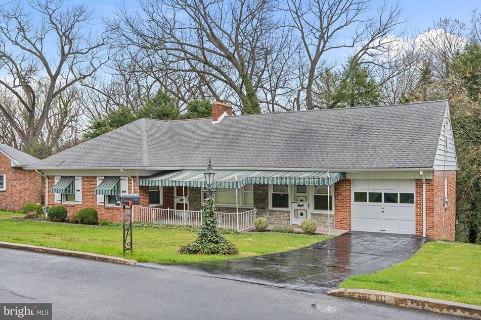 1523 Old Farm Ln, York, PA 17403 MLS PAYK2059026 Coldwell Banker