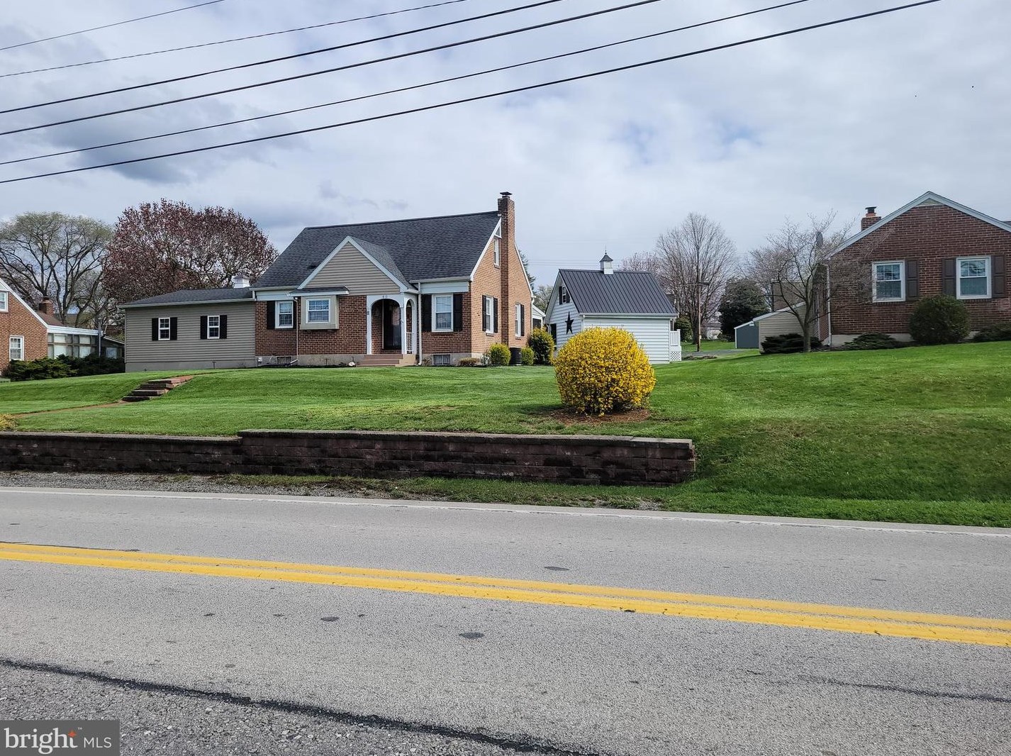 60 Hanover St, Spring Grove, PA 17362-7979