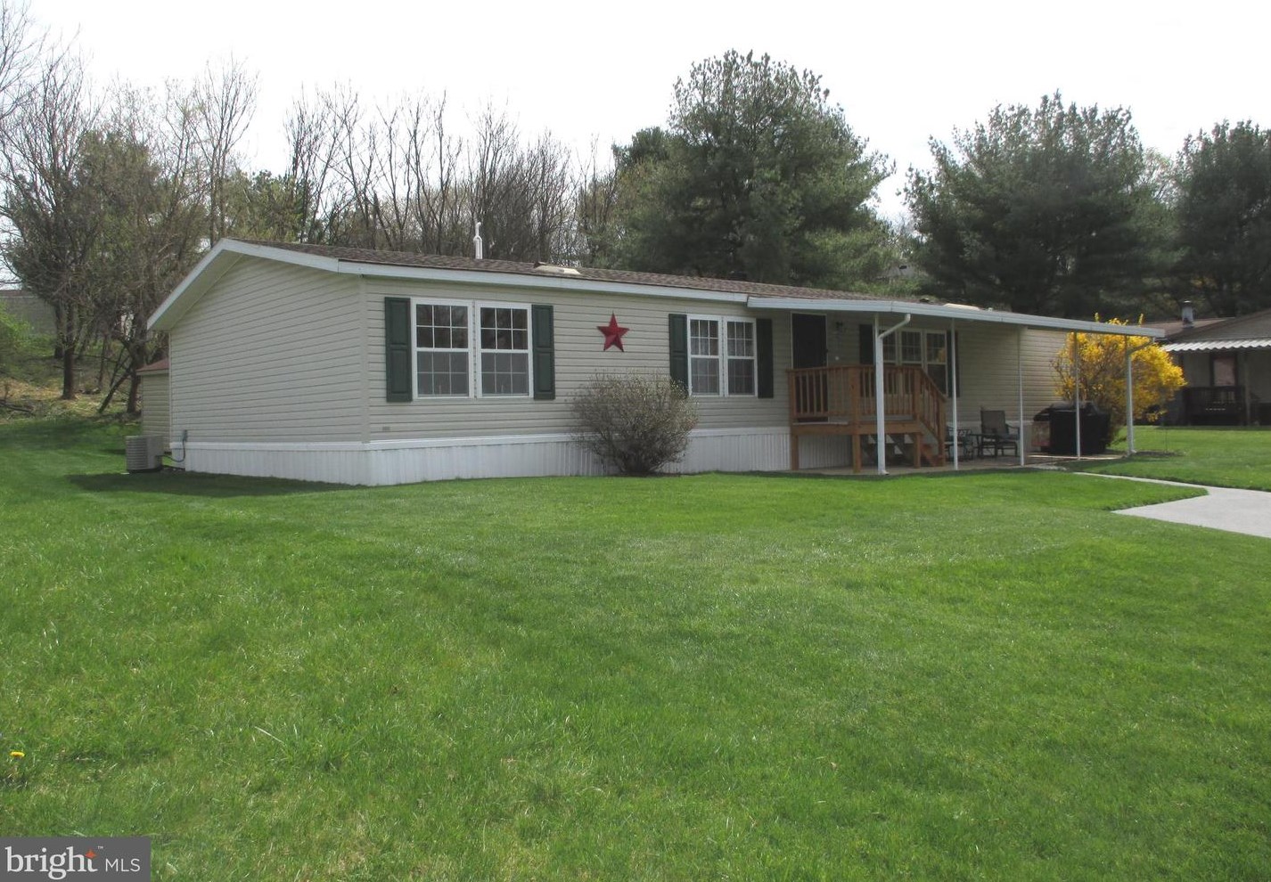 84 Shawna Ave, York, PA 17402-9598